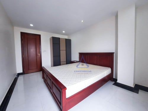 Spacious fully furnished one bedroom with car parking for rent at Stueng Mean Chey