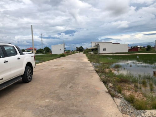 ដីលក់ ក្រោយផ្សារម៉ាក្រូ សៀមរាប