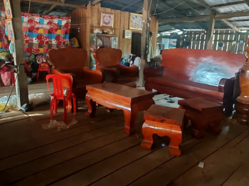 មានលក់សាឡុង តុ