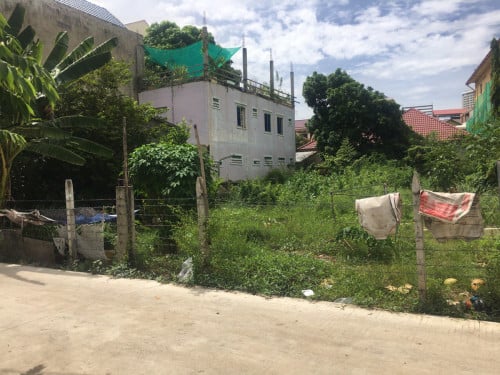 ដីទំនេរនៅម្តុំអង់តែនទួលគោក សម្រាប់ជួល