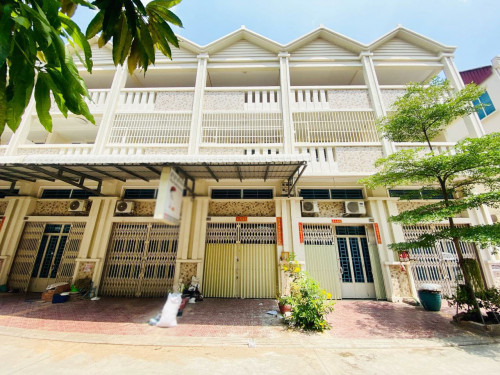 ផ្ទះល្វែងលក់បន្ទាន់ បុរី រតនះ ( គីឡូ7)