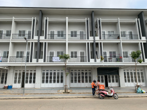 ផ្ទះល្វែងអាជីវកម្មដាក់លក់ក្រោមតម្លៃទីផ្សារ