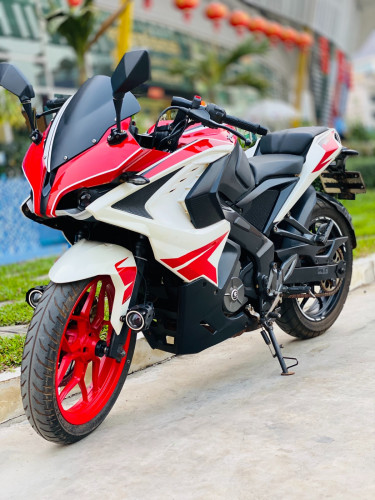 លក់ម៉ូតូធំ pulsar RS 200 Zin ថ្មីល្អមានពន្ធ
