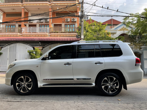 Land cruiser 08 GXR V6 Arab Full Option សុីនមួយជុំខ្ចីញេញ