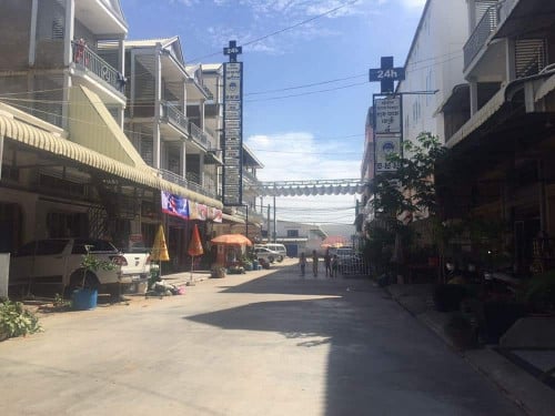 ផ្ទះលក់តម្លៃ 86200$  ចរចាបាន (ទំហំដីសរុប97m2) ទំហំផ្ទះ 4.32X16 សល់មុខផ្ទះ5m ក្រោយ 1.5m