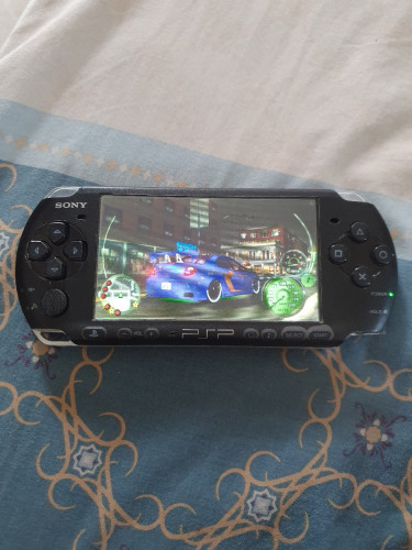 លក់ម៉ាស៊ីនលេងហ្គេមpsp90$
