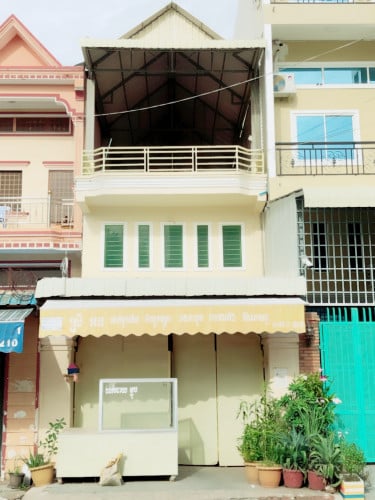 ផ្ទះលក់បន្ទាន់លើផ្លូវ២១០​ ក្រុងតាខ្មៅ