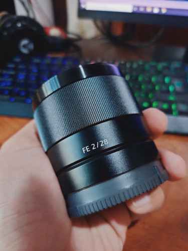 ចង់លក់លែន Sony 28mm f2