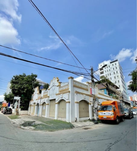 Corner Showroom 4Rent Behind Kirirom, Busy Area, 4,500$/m, Good For Showroom, Office, Bakery, Coffee