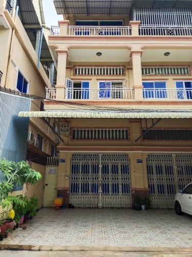 ផ្ទះល្វែងខាង 3ជាន់ លក់ខាត ក្រោមតំលៃទីផ្សារ