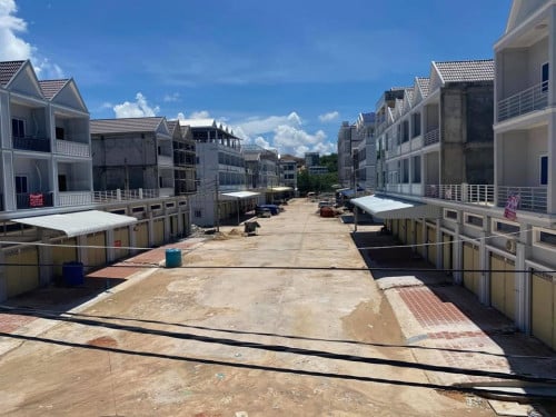 ផ្ទះ​លក់​តម្លៃ​ពិសេស​