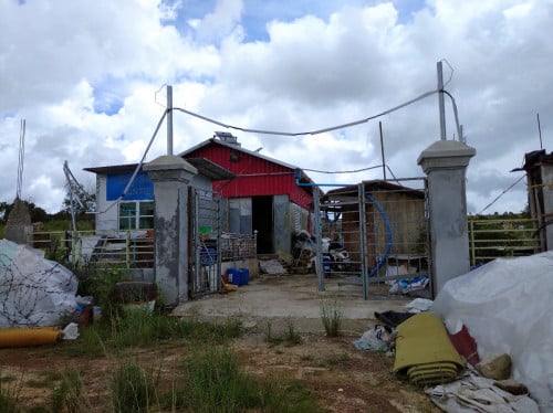 ដីនិង ផ្ទះសម្រាប់លក់  ទំហ៊ំដី 10 m × 26m ទំហំផ្ទះ 5,50×11,50 ជួយតម្លៃ 550$ កុងត្រា10 ឆ្នាំ