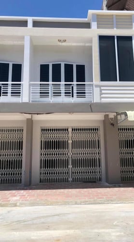 ផ្ទះលក់ ក្នុងបុរីភ្នំមាសចំការដូង 500មពីស្ពានដែក មានចំណូលពីការជួលស្រាប់