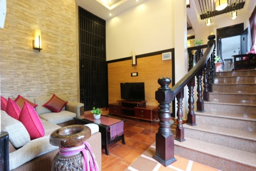 2 bedrooms serviced apartment for rent in Daun Penh