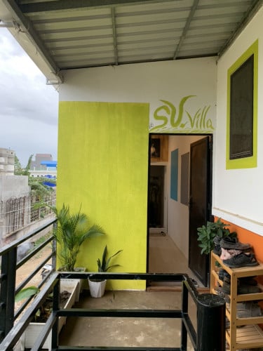 Rooms full furnace available for rent