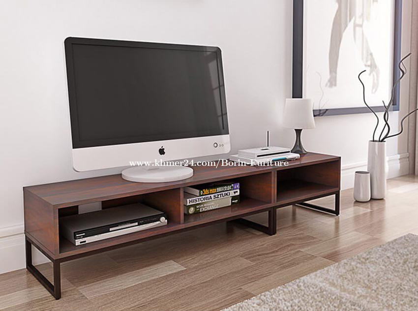 តុ Table in Phnom Penh, Cambodia on