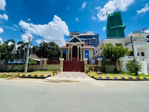 8 Bedrooms Villa For Rent in Toul Kork Very Good For Living, Office & Organazation. .