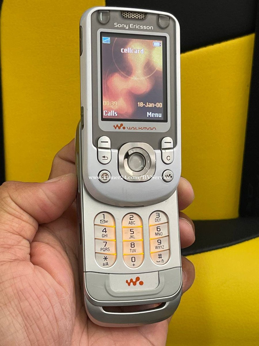 Sony Ericsson W550i 97% original machine with box Price $245 in Phnom Penh,  Cambodia - Be Veasna 