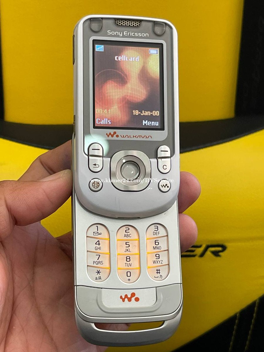 Sony Ericsson W550i 97% original machine with box Price $245 in Phnom Penh,  Cambodia - Be Veasna 