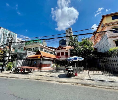 Commercial Restuarant For Rent In Beoung Keng Kang 1, Near Independent Monument