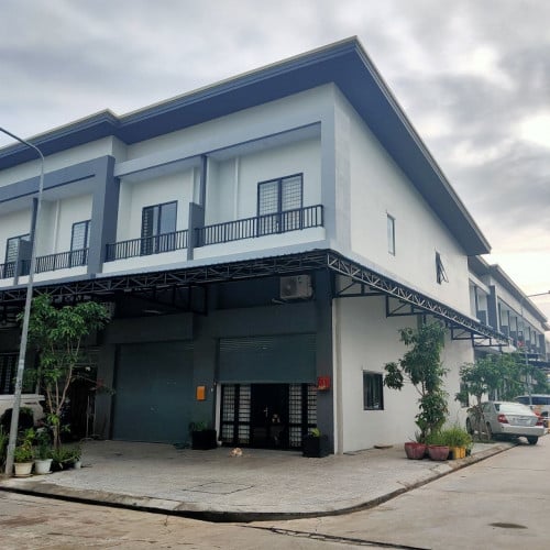 ផ្ទះល្វែងកែង​ អាជីវកម្មលក់  Shop House B នៅក្នុងបុរី ជីបម៉ុងលែនរីច Land Riche