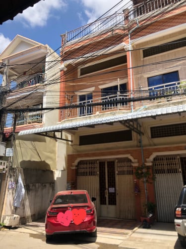 ផ្ទះលក់​ ប្លង់រឹង​ បែរមុខទៅកេីត​ 170,000 ចរចារបាន