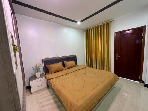 បន្ទប់​ អាផាតមេនសម្រាប់ជួលនៅផ្លូវ​សហព័ន្ធ​រុស្ស៊ី​ ទុលមុខស្តាសីធីនិងគម្រងផ្សារ​អូឬស្សី​ថ្មី