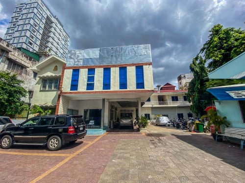 17 Bedrooms villa and space for rent in Daun Penh