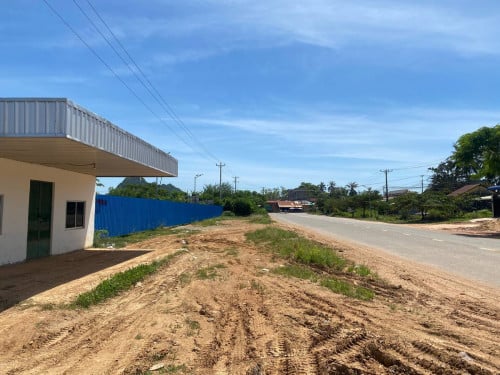 ដីទីប្រជុំជនកណ្តាលផ្សារកំពង់ត្រាច ខេត្តកំពត ប្លង់រឹង