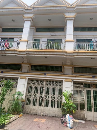 ផ្ទះល្វែង១ជុងសម្រាប់លក់មានចំណូល$300ពីការជួលជារៀងរាល់ខែ។