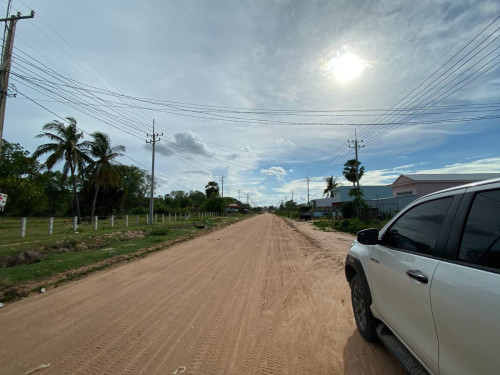 ដីកាច់ជ្រុងលក់ប្រញាប់ចុះពីផ្លូវ51តែ70m