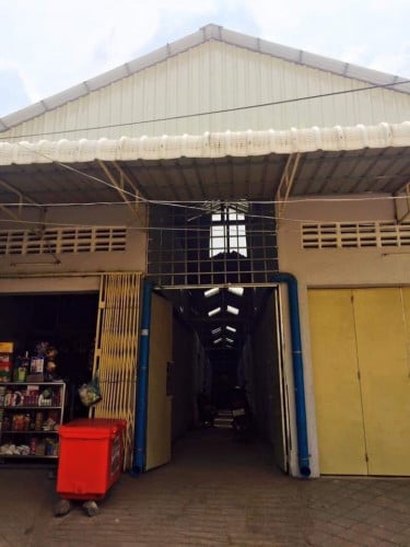 ផ្ទះទំហំ(8*32)មានអាជីវកម្មស្រាប់ មានបន្ទប់១៤