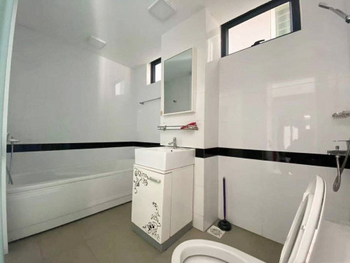 Building Apartment for rent in Toul Toumpong