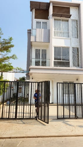 វីឡាភ្លោះAសម្រាប់លក់ នៅបុរីThe Flora/Twin A for sale