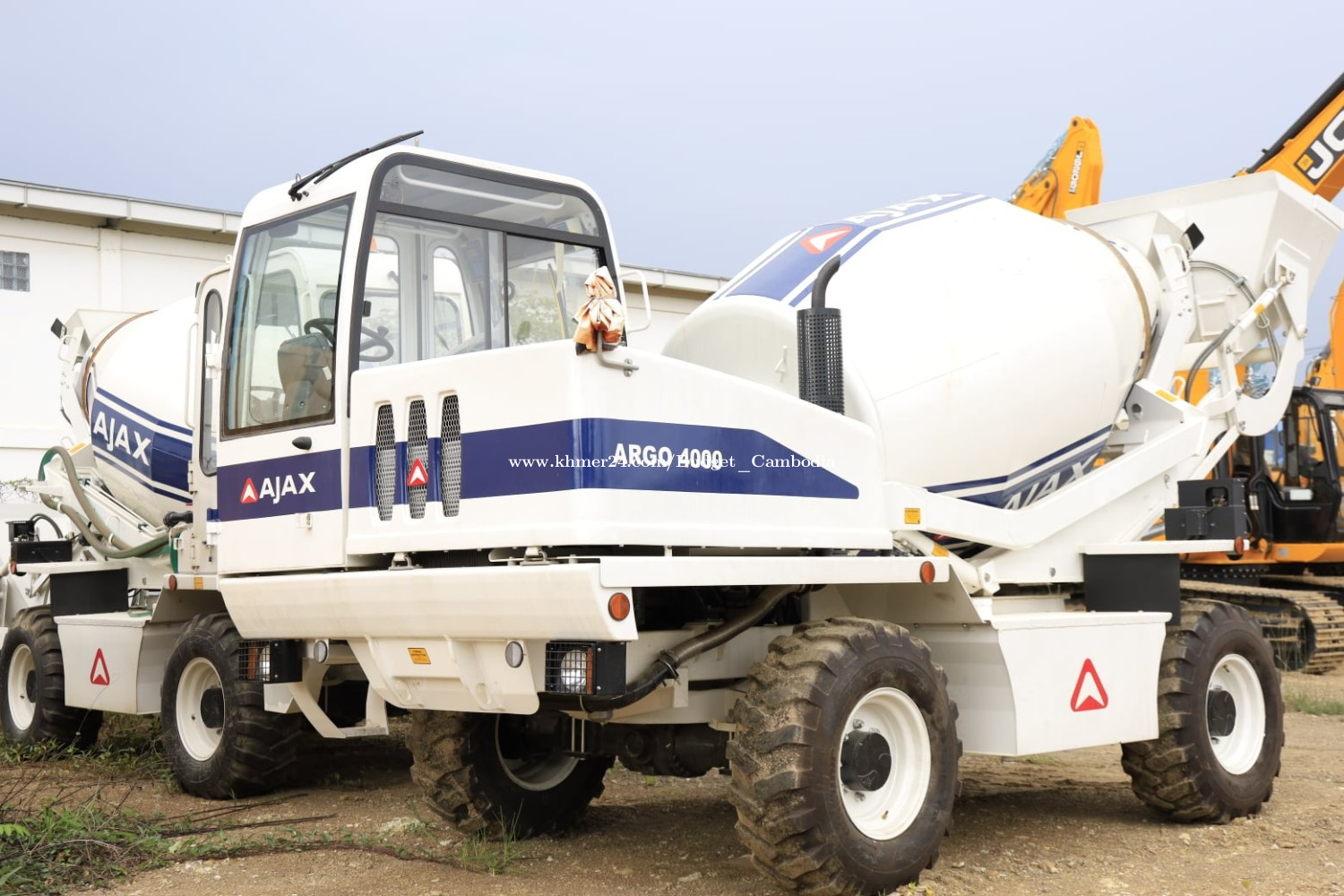 ឡានក្រឡុកបេតុងសម្រាប់ជួល Concrete Mixer for Rent in Phnom Penh