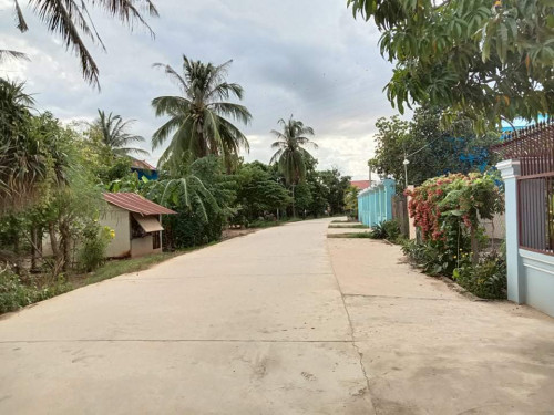 ដីជាប់មាត់ទន្លេ ភូមិថ្មគរ