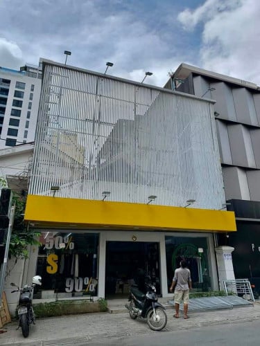 Commercial Shop-Showroom For Rent In Beoung Keng Kang 1(BKKI), 9x30m, 3,000$ Per Month