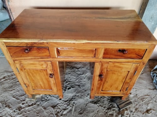 តុការិយាល័យឈើបេង