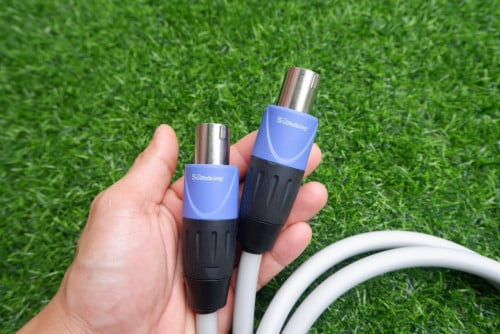 Soundking ឌុយធុងបាស់​ ស្តងដាអង់គ្លេស