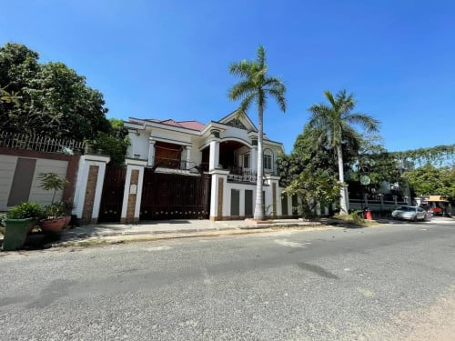 Big Villa For Rent At Toul Kork Area, 02 Floors, 07 Bedrooms, 4,000$ Per Month