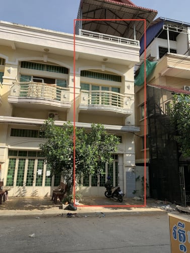 ផ្ទះល្វែង (E0,E1) ក្នុងបុរី New Town (មុខព្រលានយន្តហោះ) ខណ្ឌពោធិ៍សែនជ័យ ត្រូវការលក់បន្ទាន់