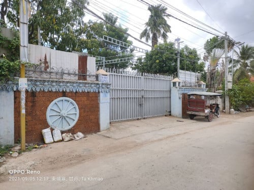 ឃ្លាំង និងបន្ទប់ជួល១៦