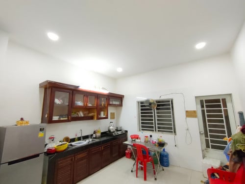 ផ្ទះស្អាតល្អរស់នៅសុវត្តិភាព+រកសុី ជិតព្រលាន