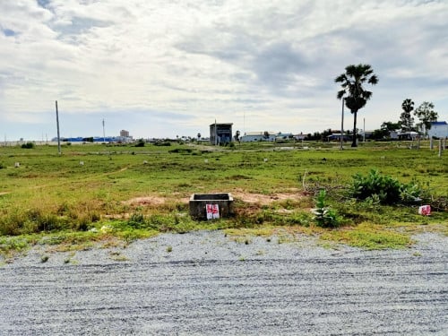 ដីល្អជាប់រោងចក្រ MJ Park ផ្លូវជាតិលេខ៣ គីឡូ៣២  ៣ឡូជាប់គ្នា