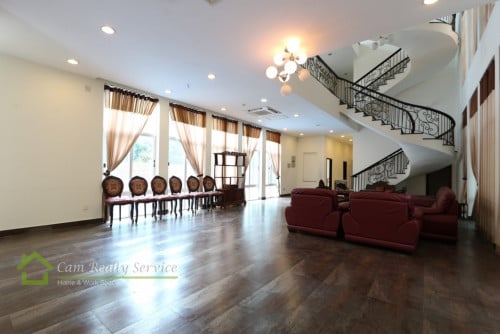 In gated Villa 6 bedrooms available for rent with private swimming pool,