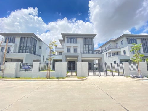 Queen villa for Sale in Chip Mong 598 ( Park Land )