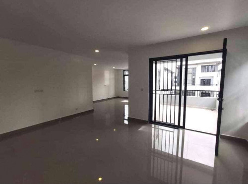 Queen villa for Sale in Chip Mong 598 ( Park Land )