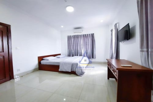 Toul Kouk area | Spacious 2 beds with elevator for rent nearby Tk avenue