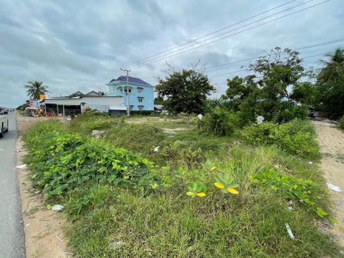 (លក់បន្ទាន់) តំលៃពីមុន $250,000 ចុះមក $179,000 ដីកែងរាបស្មើ ជាប់ផ្លូវជាតិលេខ3, 1km ពីផ្សារប៉ាងសី