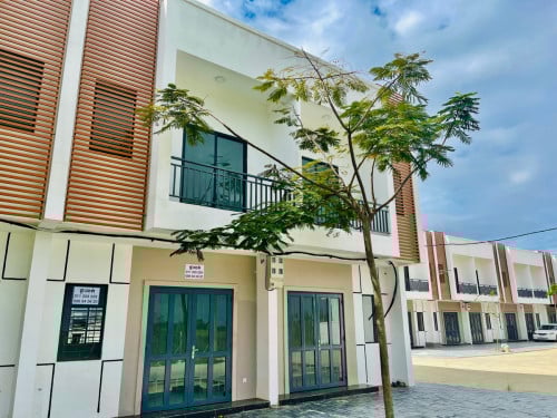 ផ្ទះលក់ប្រញាប់ (ផ្ទះបន្ទាប់កែង)